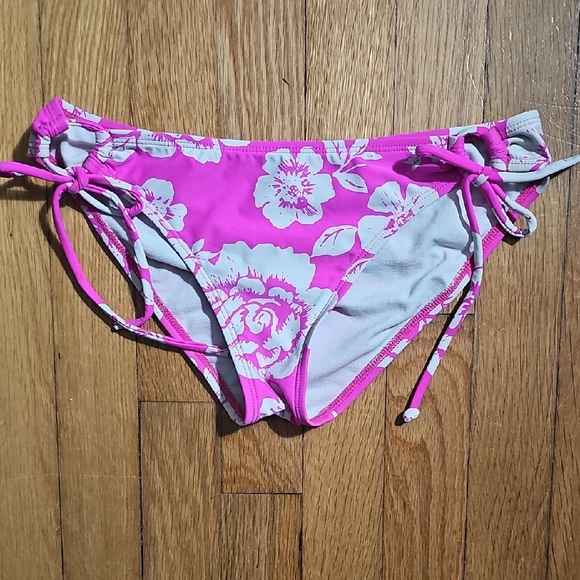 Roxy Pink and White Floral Bikini - Picture 2 of 9